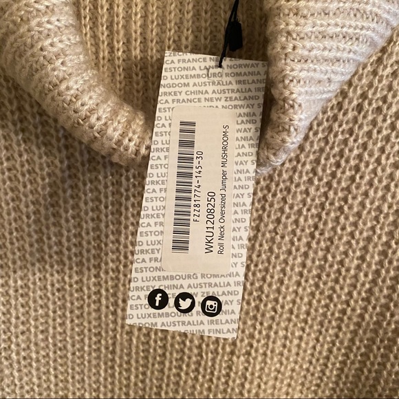 Oversize Turtleneck Sweater - Picture 3 of 4